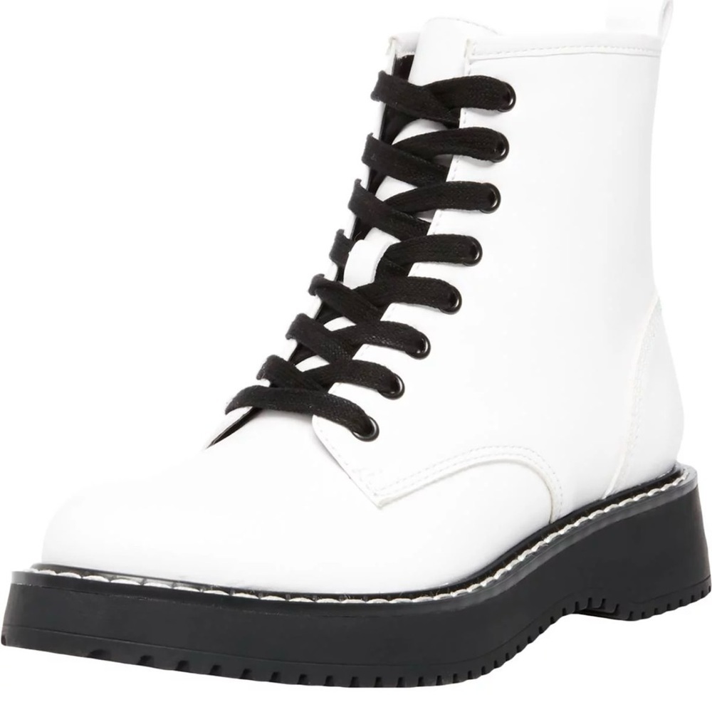 Madden Girl Kurrt White Moto Combat Boot. Size 8.5. Excellent Condition.
